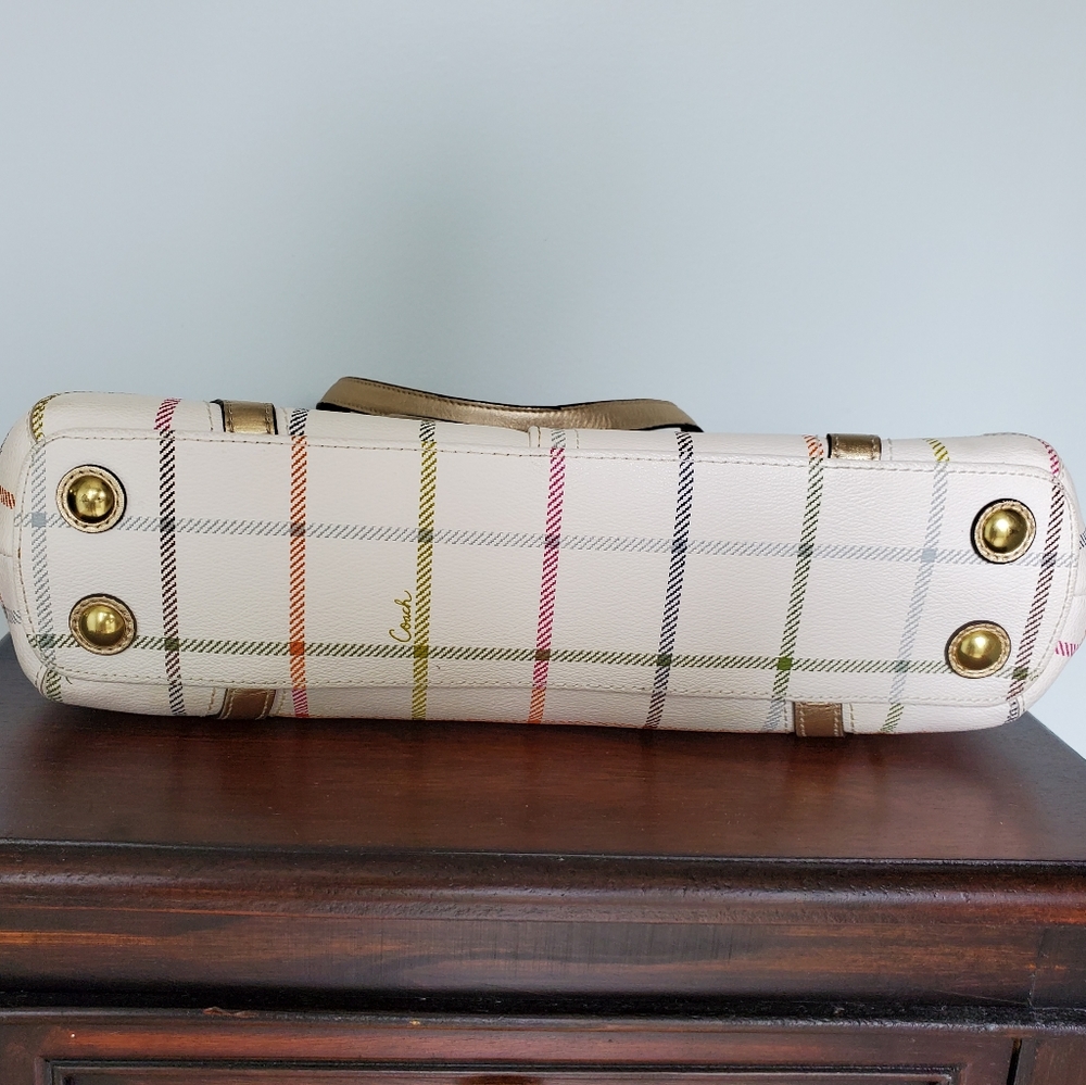Coach Signature Hampton Purse - Picture 5 of 6